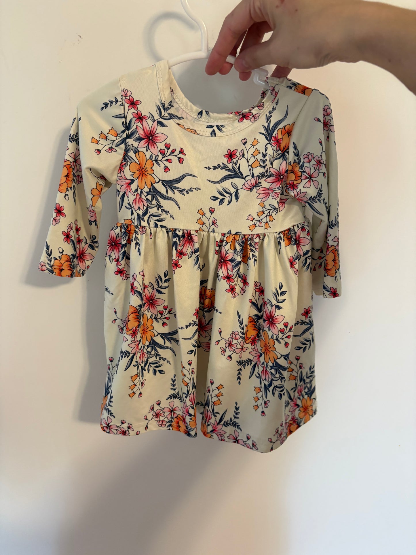 Robe 0-3 mois état neuf