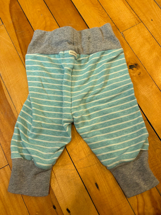 Pantalon 9 mois avec tache*