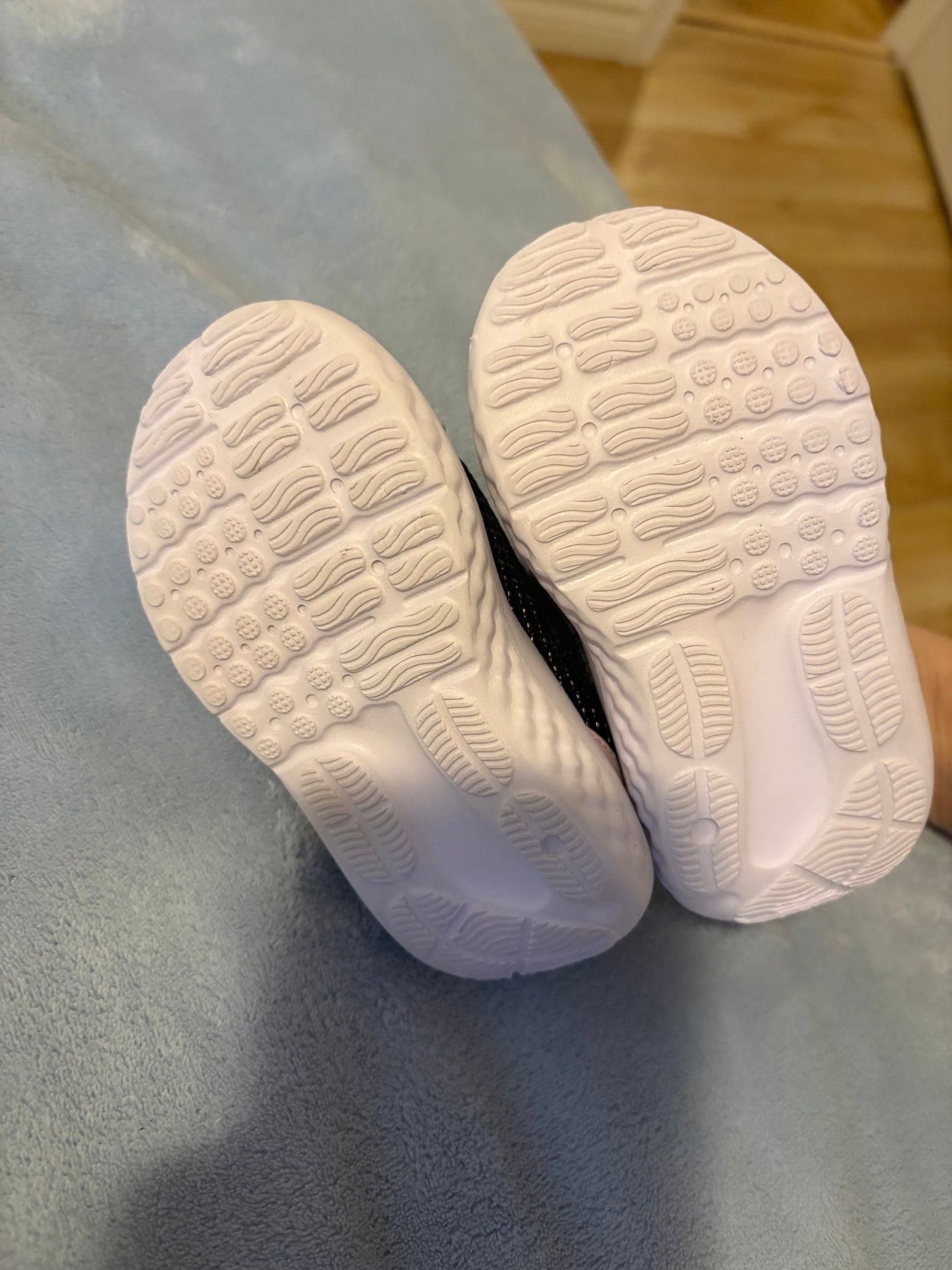 Soulier Under armour état neuf pour bébé taille 5 us