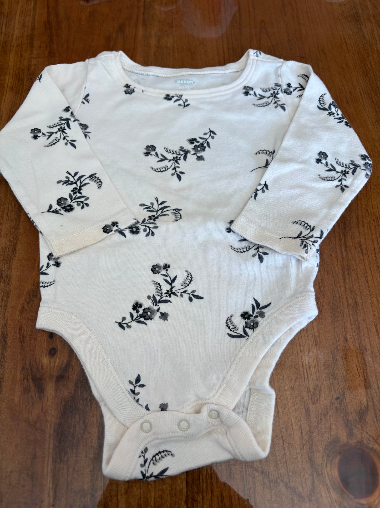 Cache couche Old navy 6-12 mois (cmb)