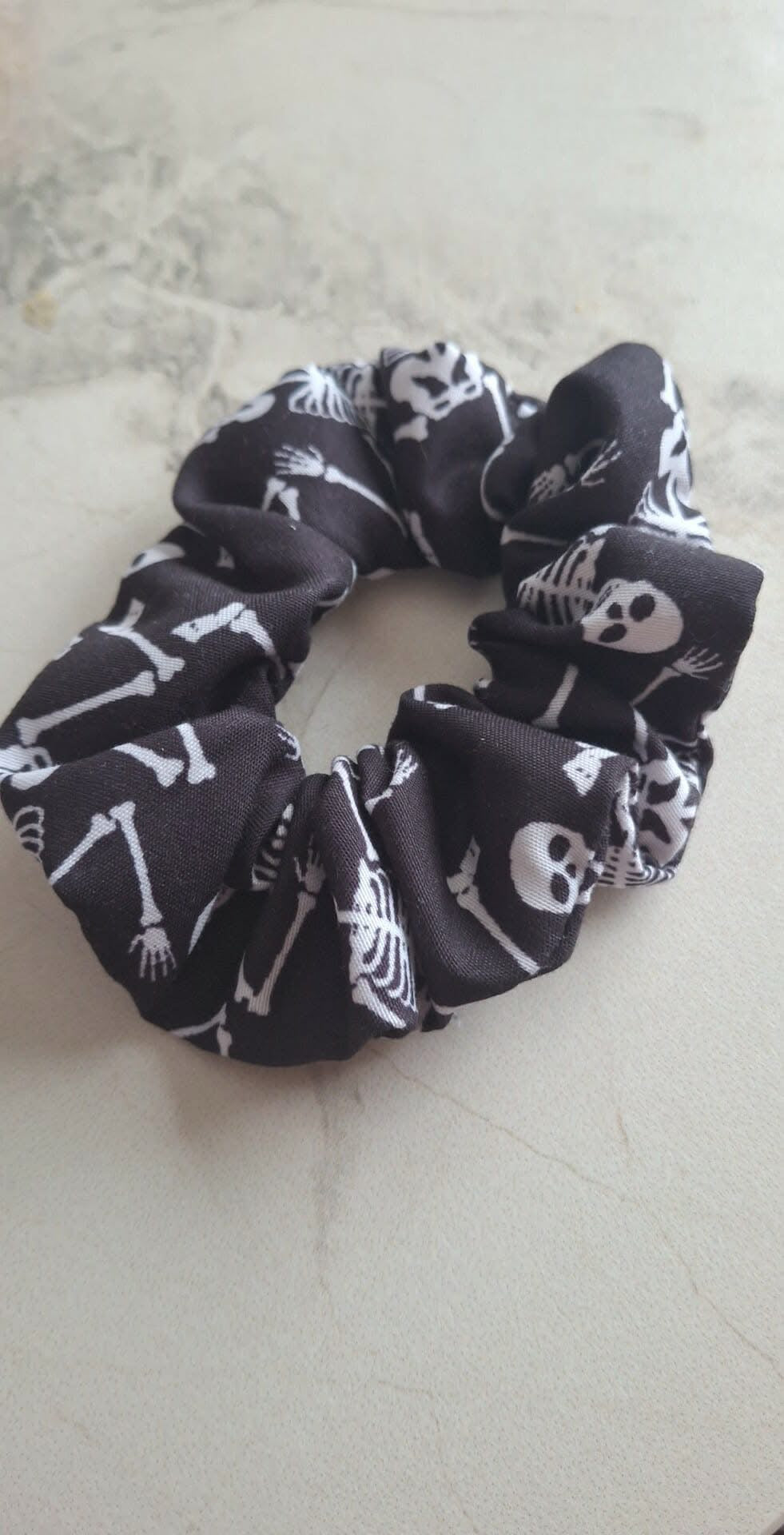 Chouchou noir squelette blanc