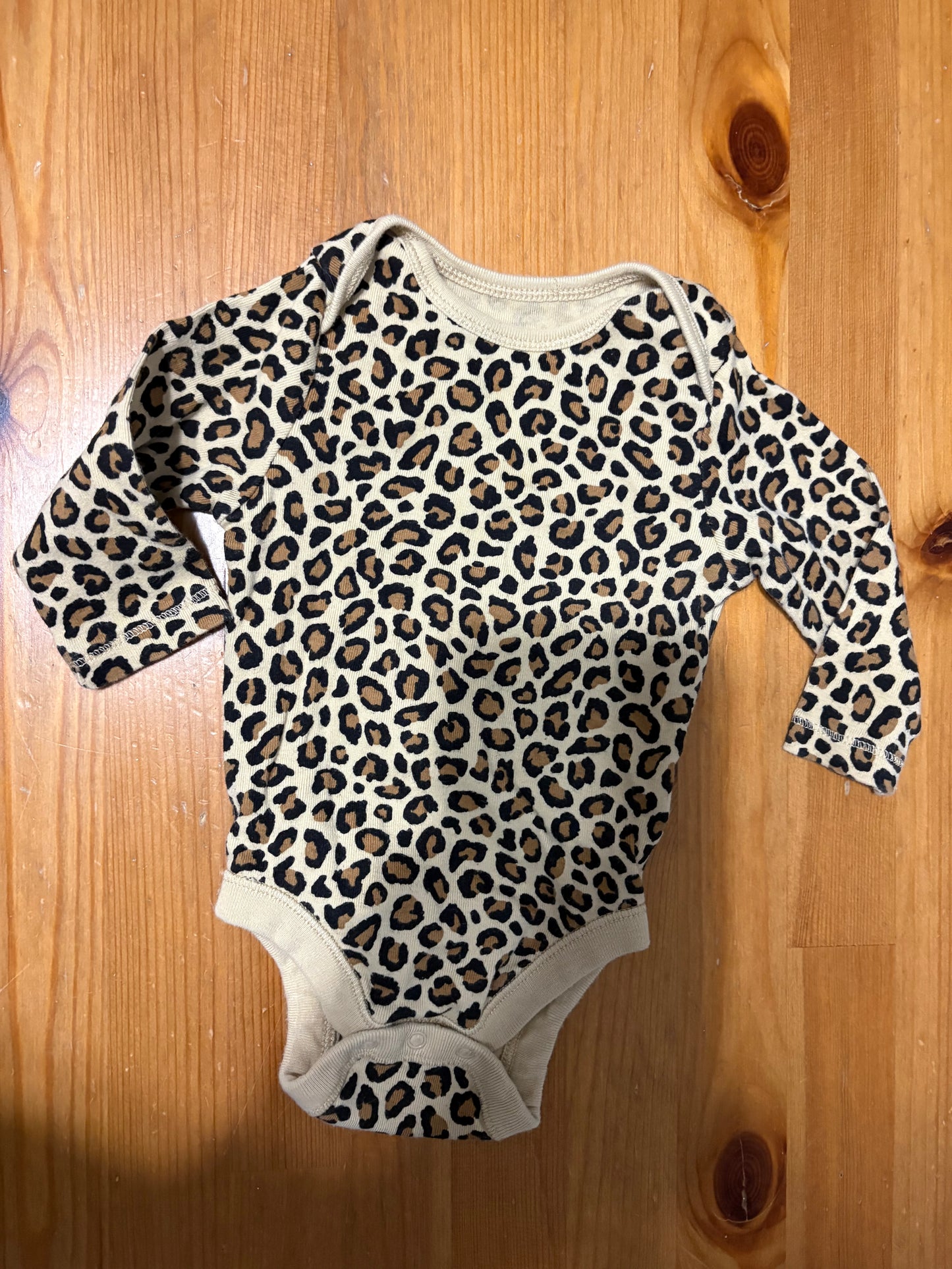 cache couche Old Navy 3-6 mois