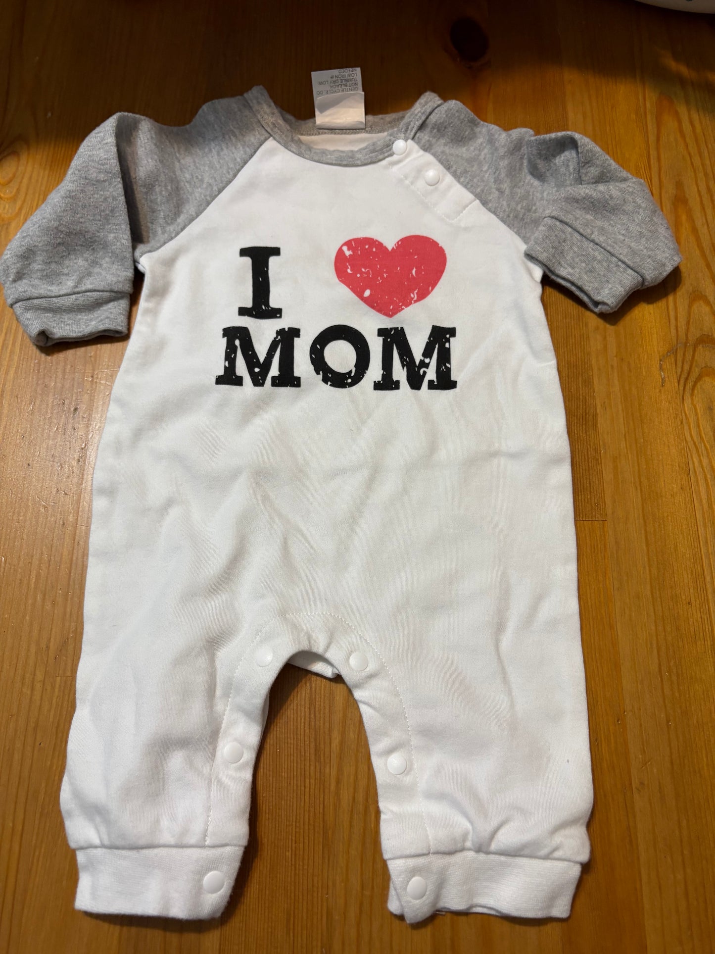 Pyjama « I Love Mom »3-6 mois état neuf