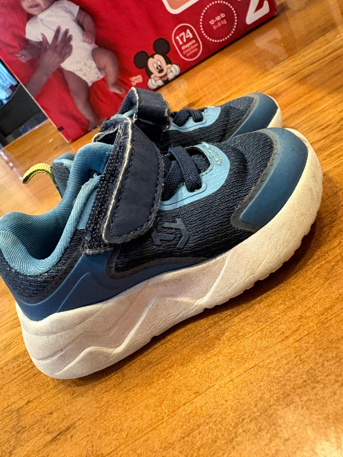 Chaussure grandeur 5 toddler (cmb)