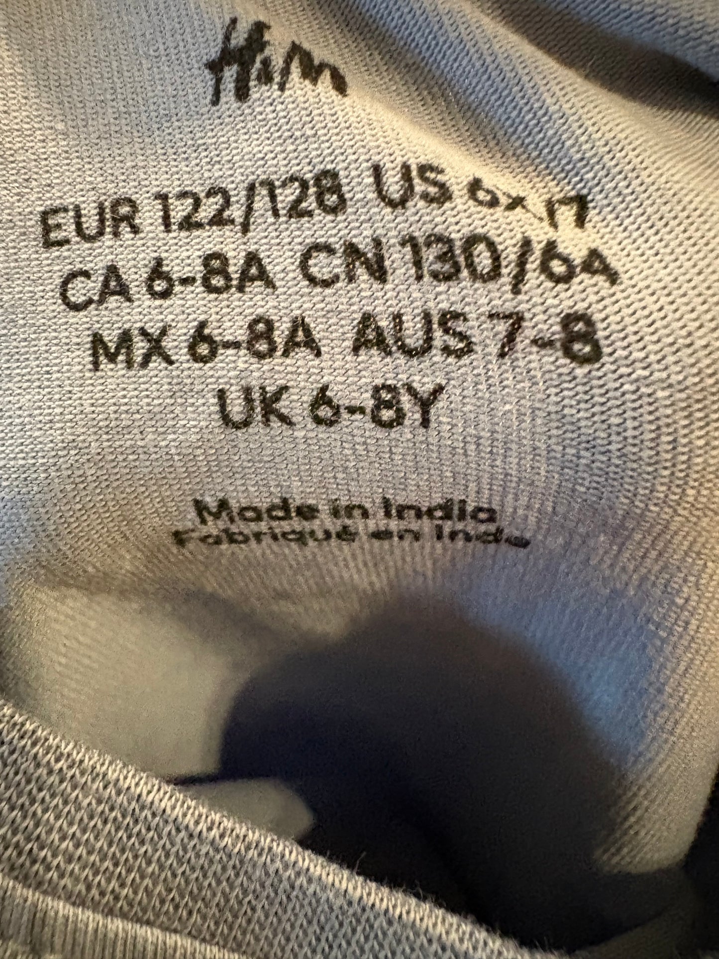 Chandail H&M 6-8 ans * imparfait