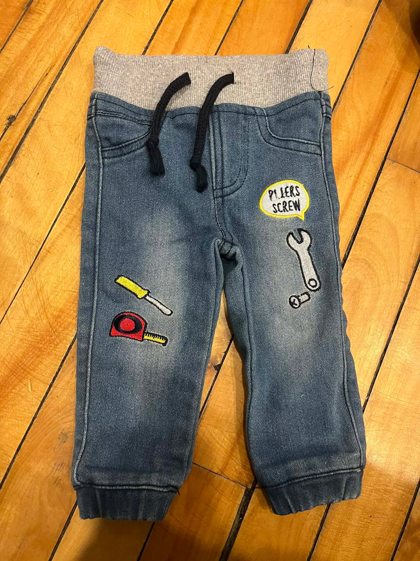 Jeans 6 mois neuf