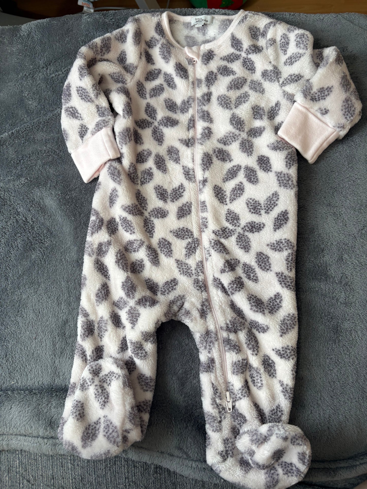 Pyjamam chaud trois moutons 6 mois