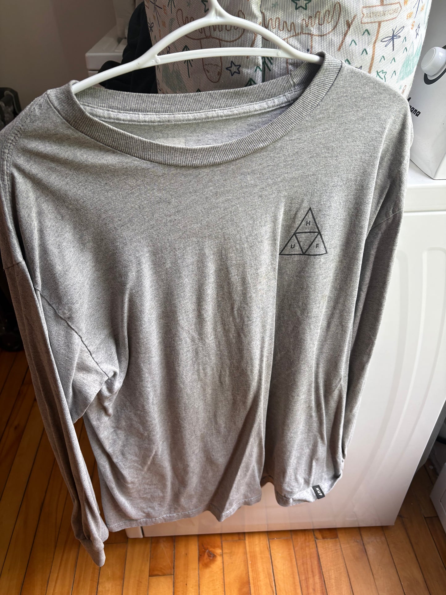 Chandail HUF femme ou homme Large imparfait* (cmb)