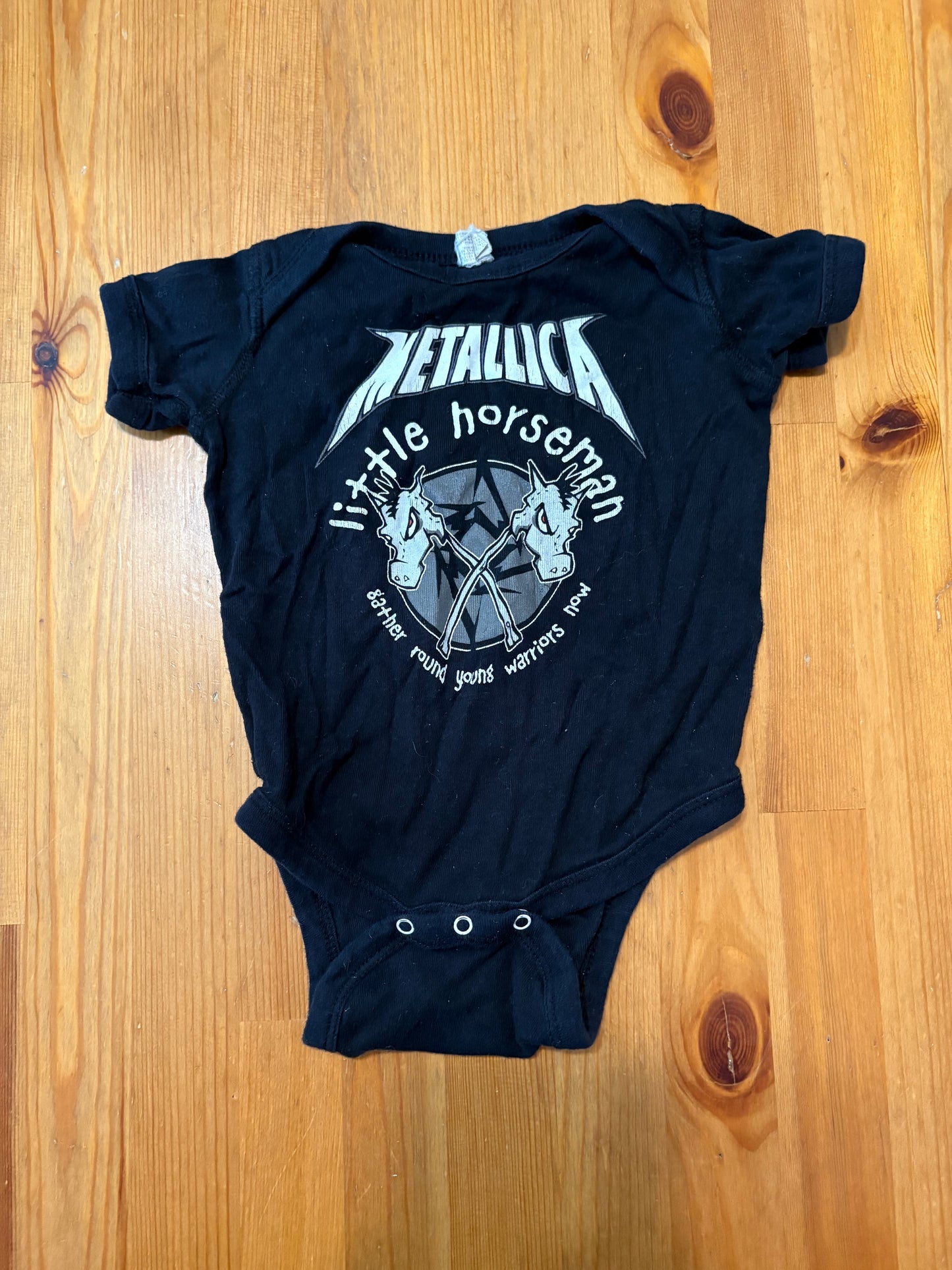 cache-couche metallica 12 mois