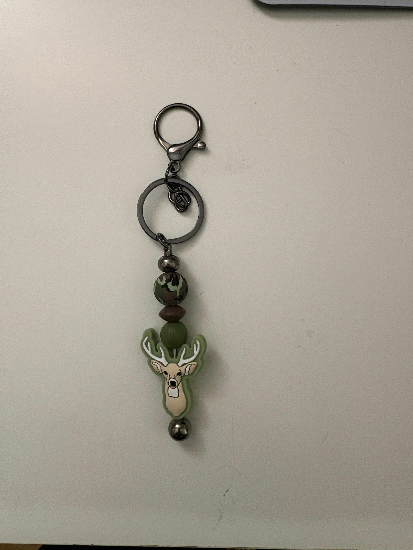 Porte clée cerf vert