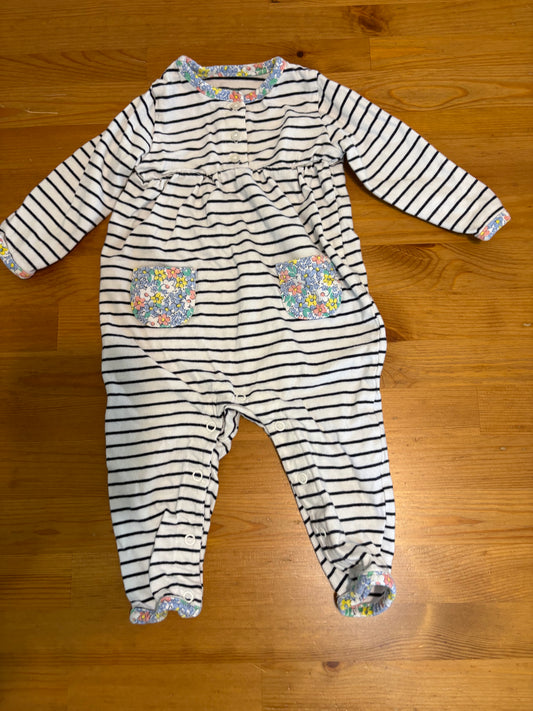 Une pièce carter’s 9 mois