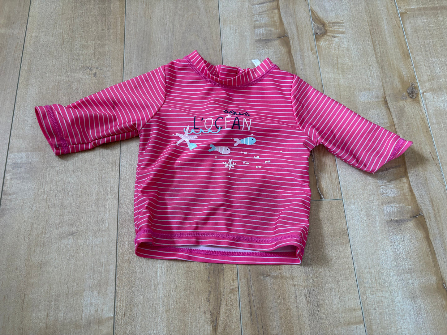 Haut costume de bain 12 mois troi moutons état neuf (ConsignationML)