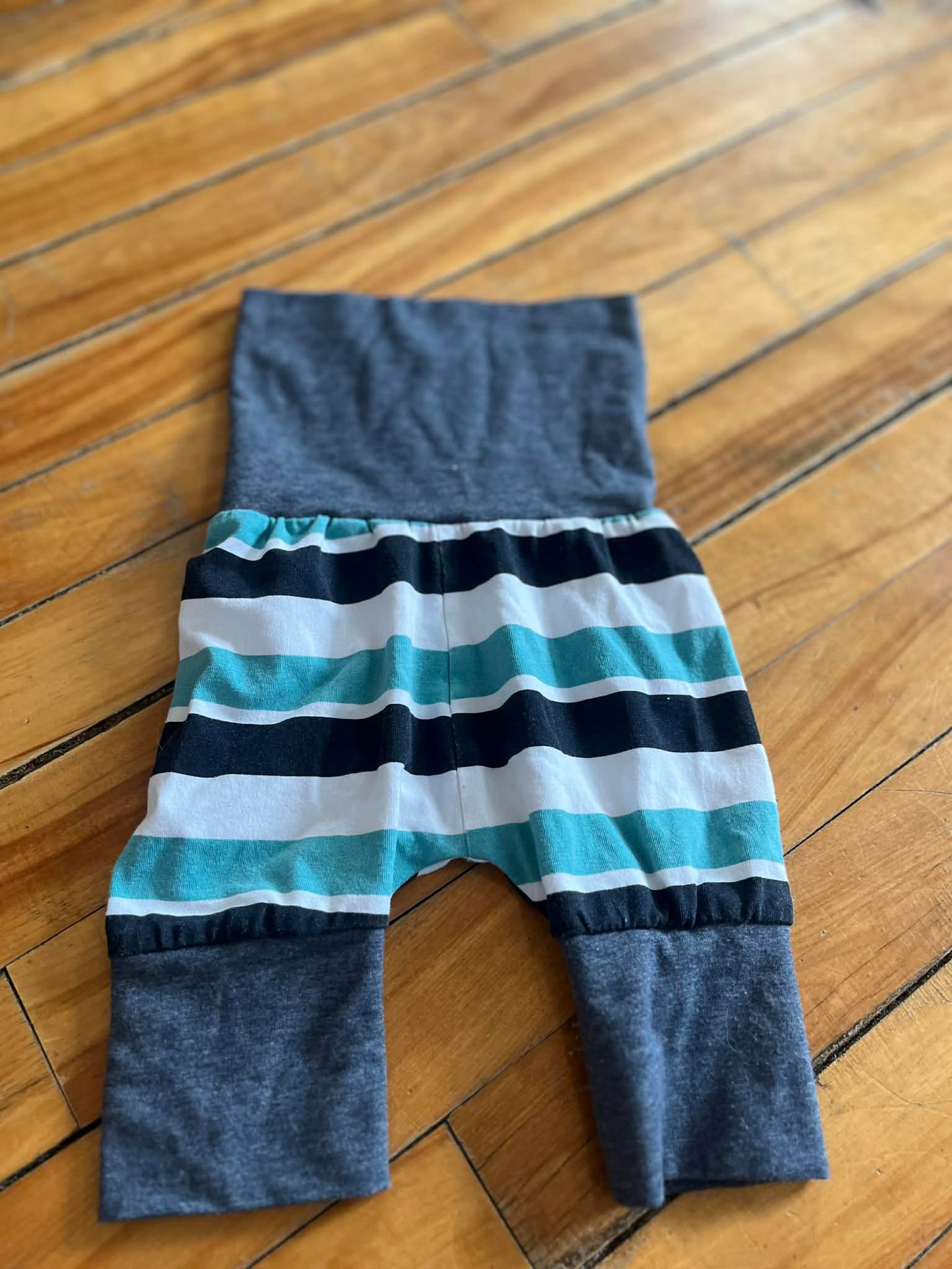 Pantalon tag évolutif 0-6 mois état neuf