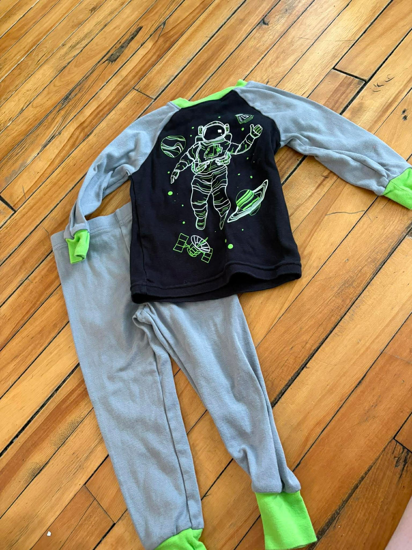 Pyjama kirkland 2T