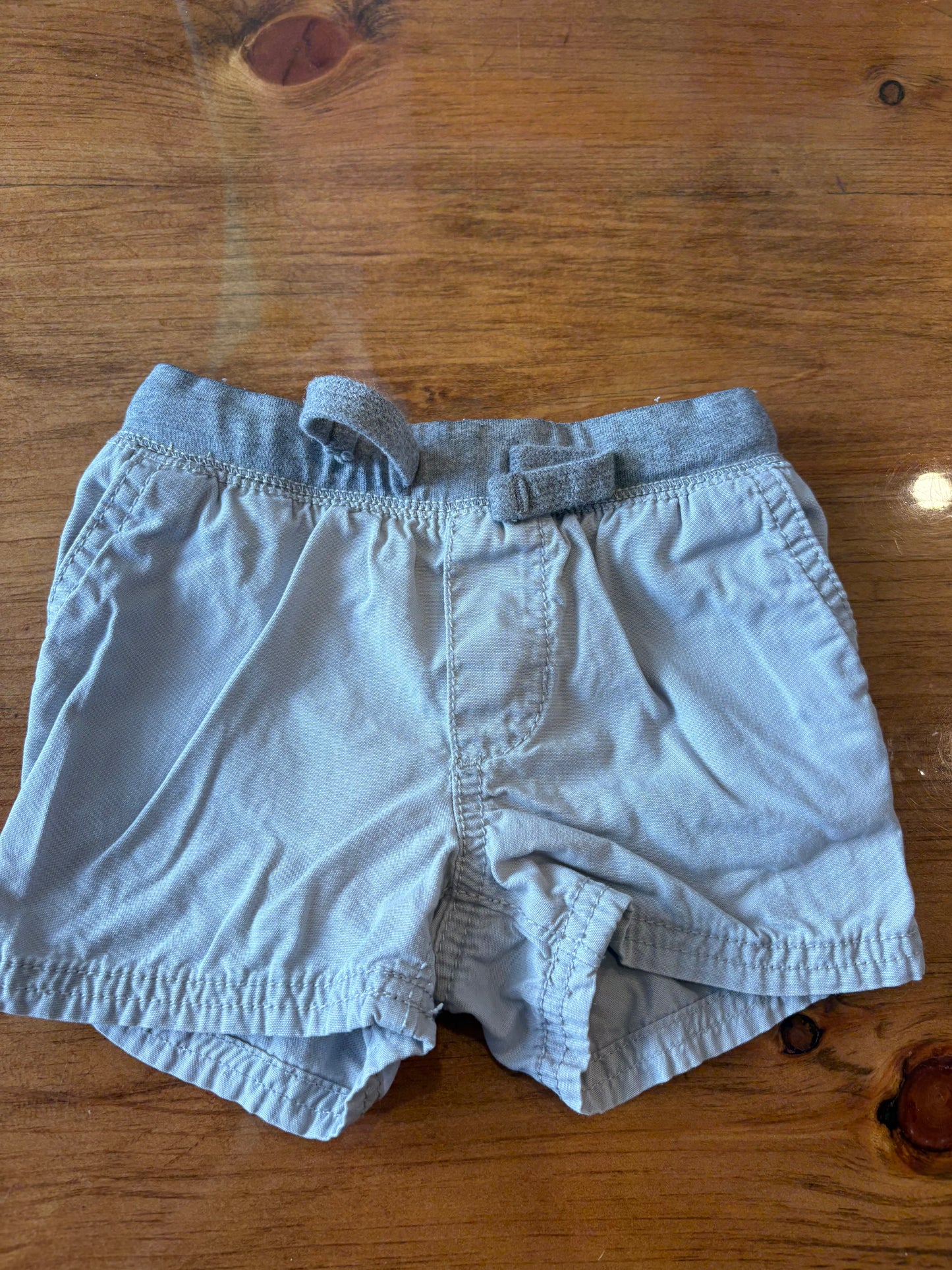 Short Oshkosh 12 mois (cmb)