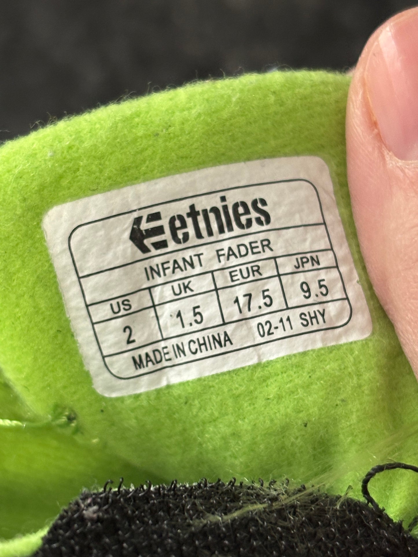Soulier pour bébé etnies taille 2 us état neuf
