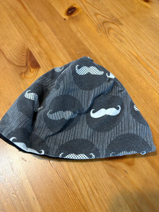 tuque charlie et co 0-6 mois(avec snap pour pompom)