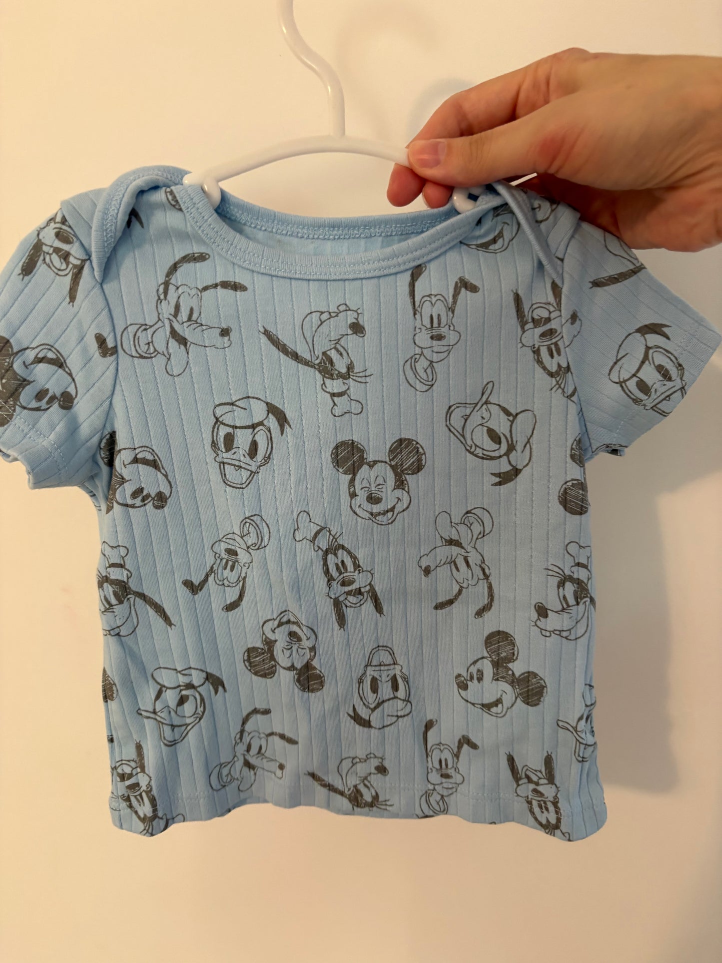 T-shirt disney 12 mois