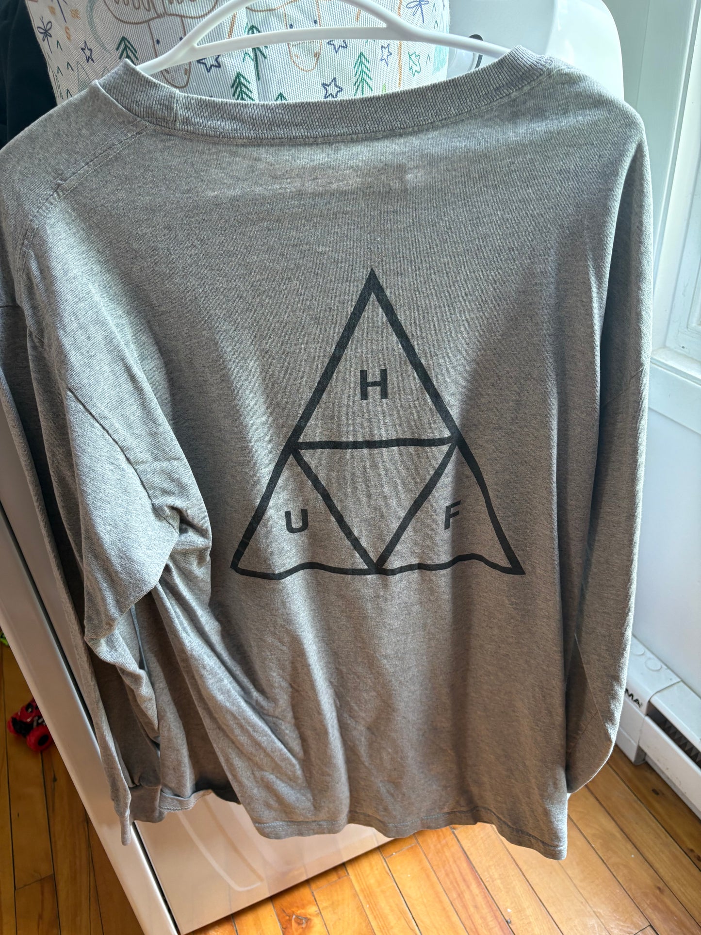 Chandail HUF femme ou homme Large imparfait* (cmb)