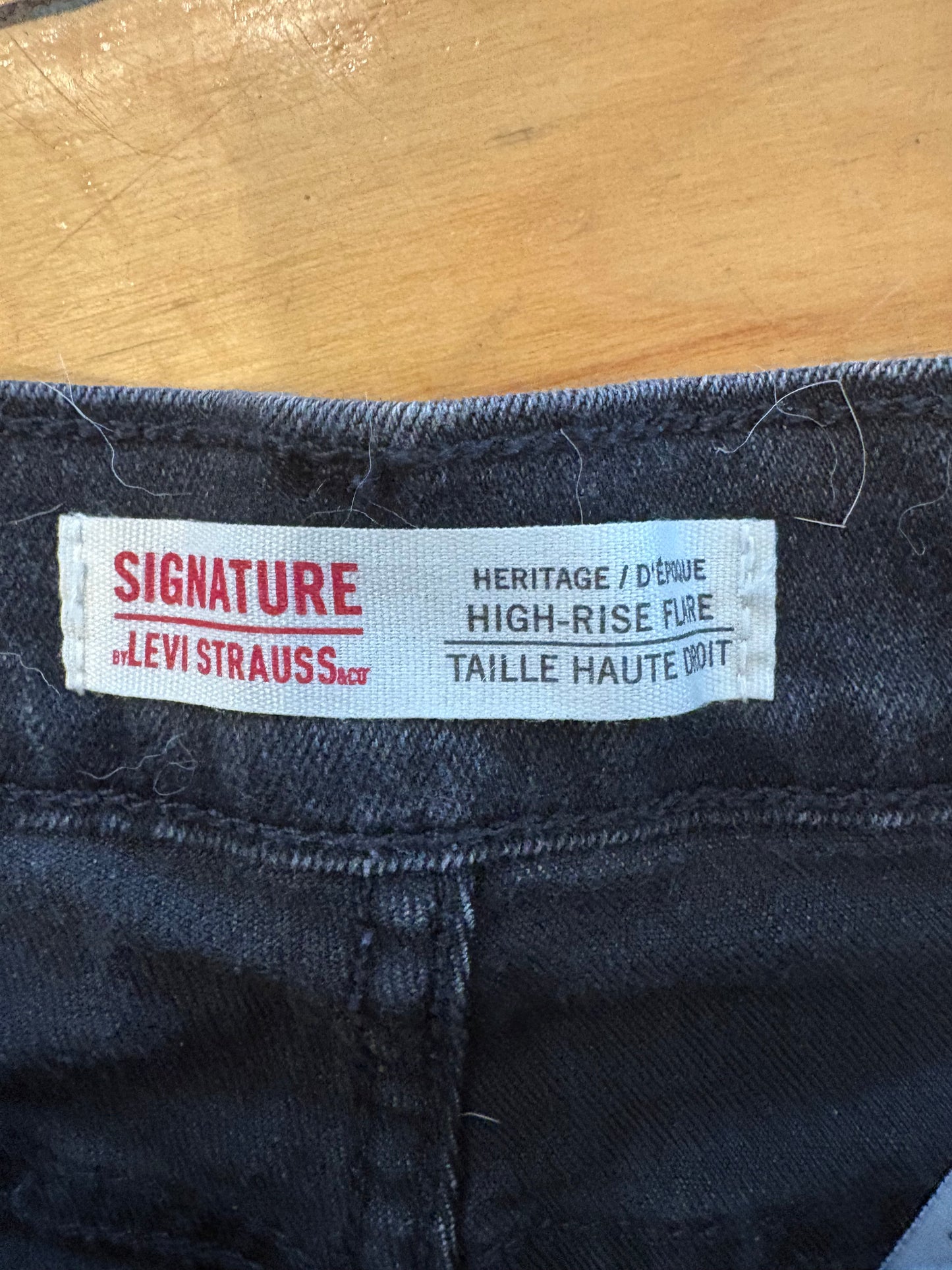 Jeans Levis signature taille haute grandeur 29😍 (cmb)