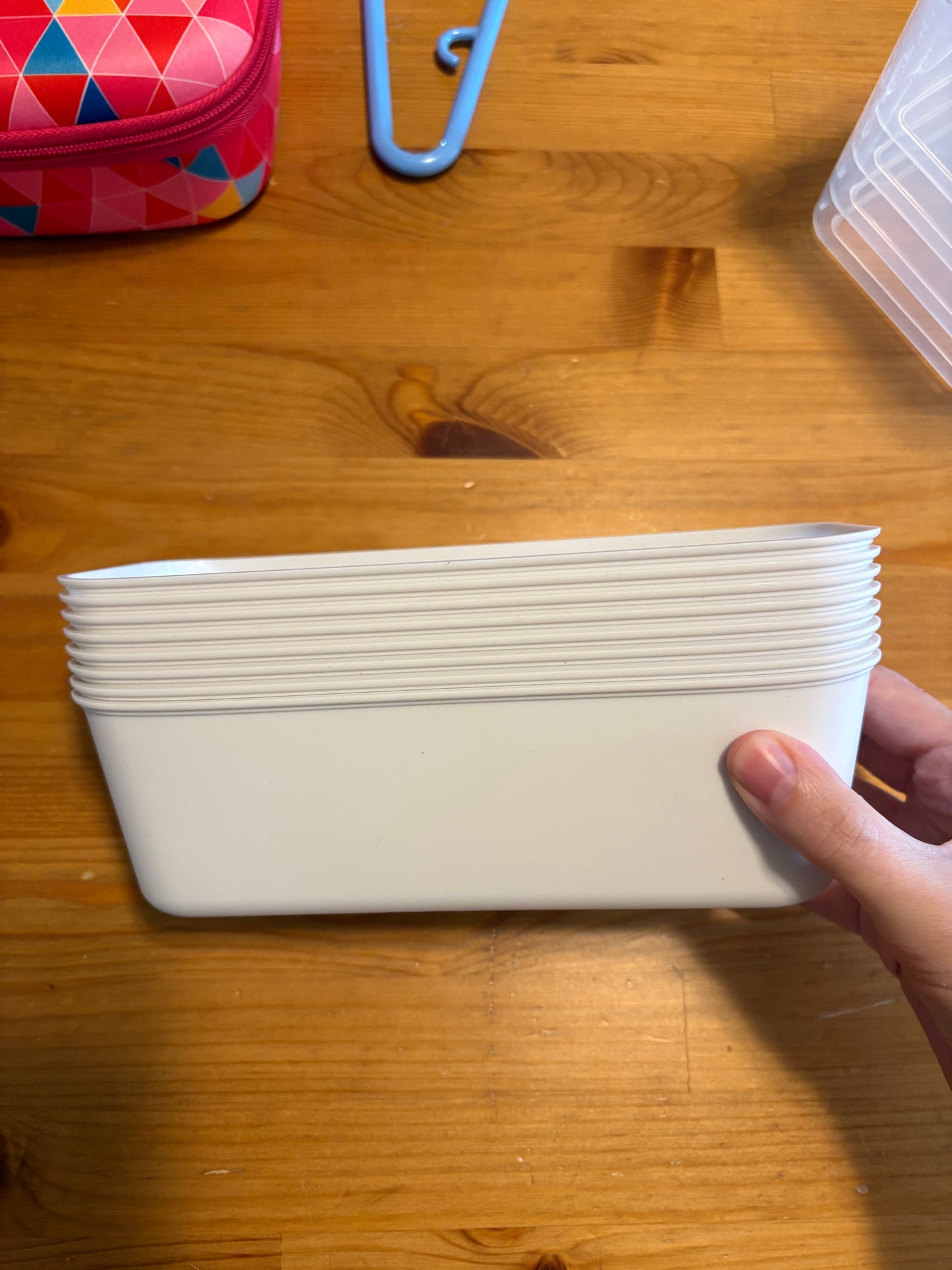 7 panier rangement neuf reviens à 0.85$ le panier