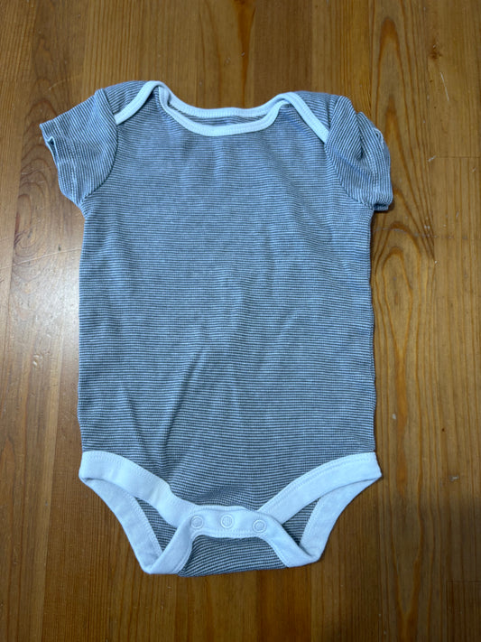 Cache-couche 3-6 mois état neuf