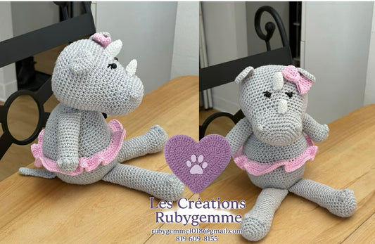 Gina la rhinocéros avec tutu 30 cm hauteur environ