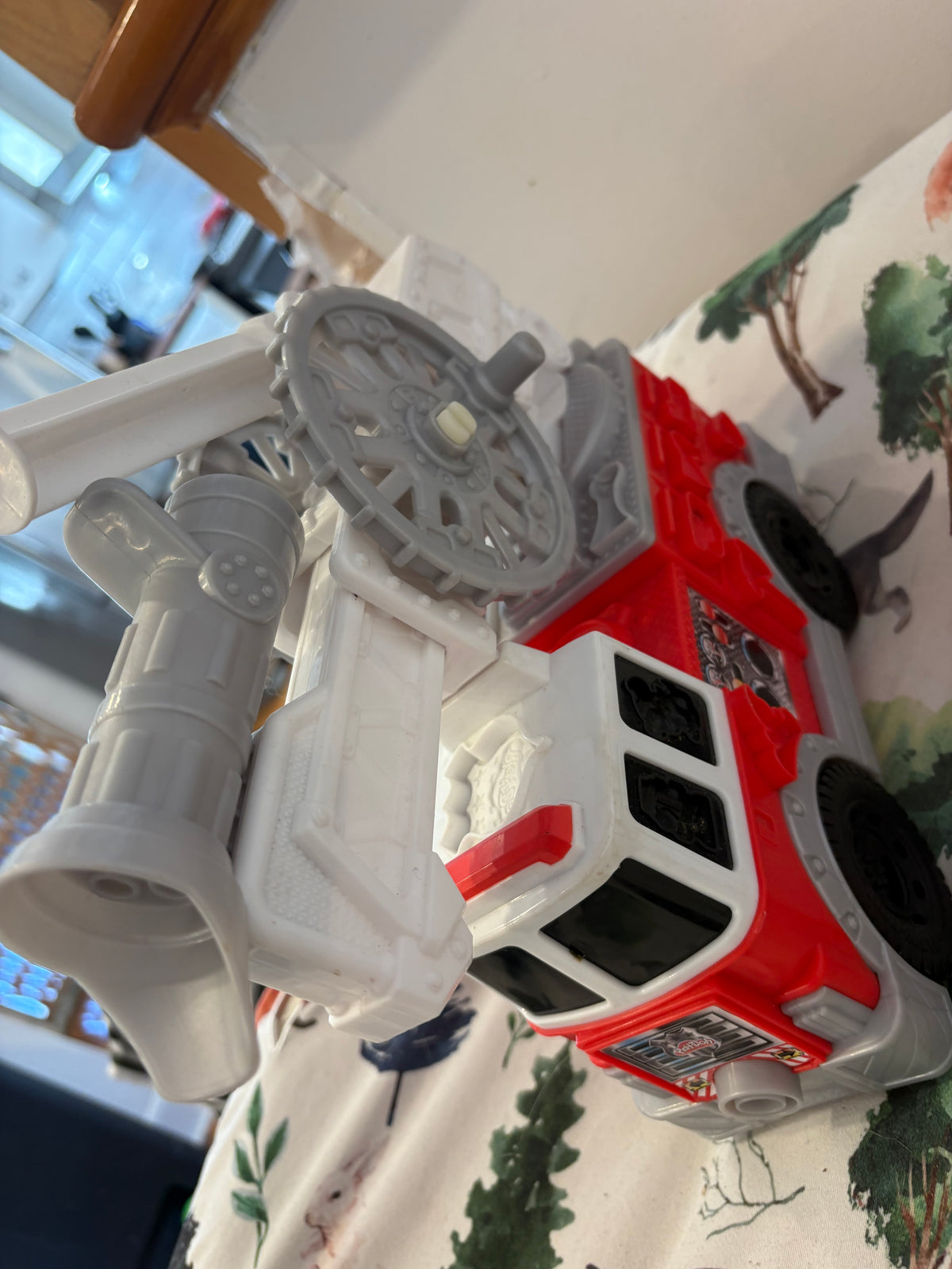 Gros camion de pompier pour pâte à modelé ou simplement pour jouer (cmb)