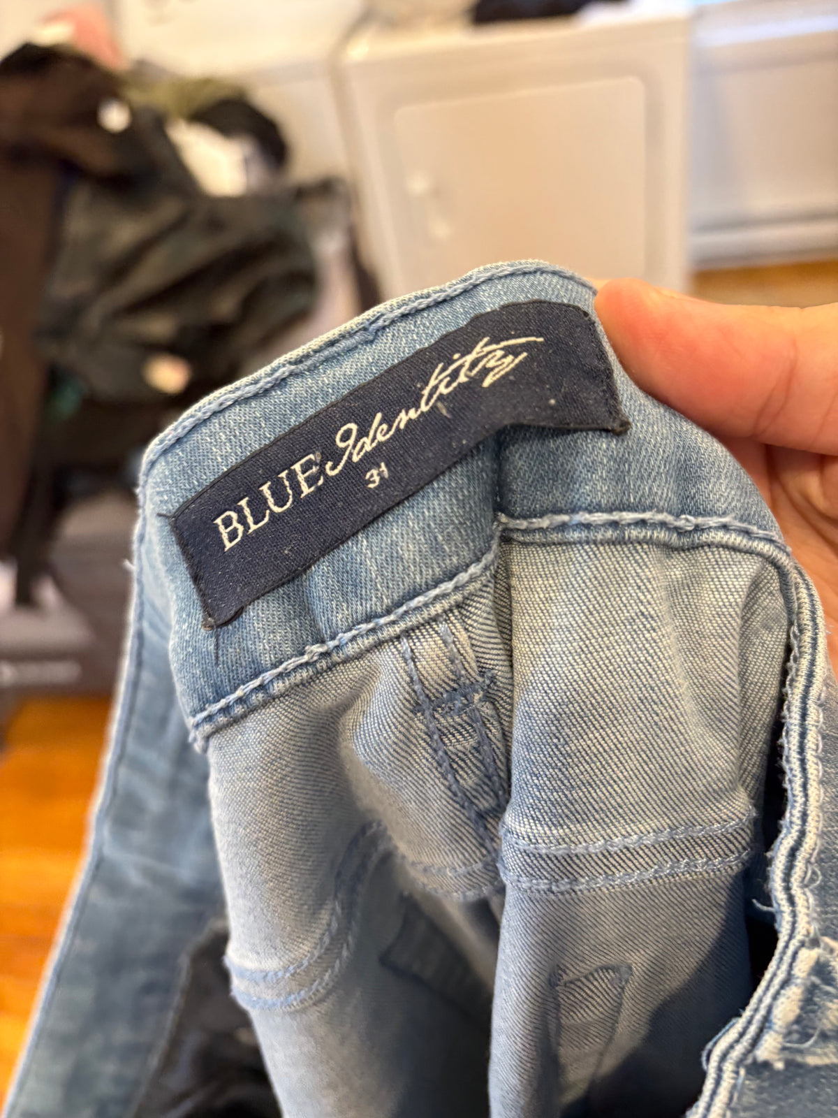 Jeans femme grandeur 31 (cmb)