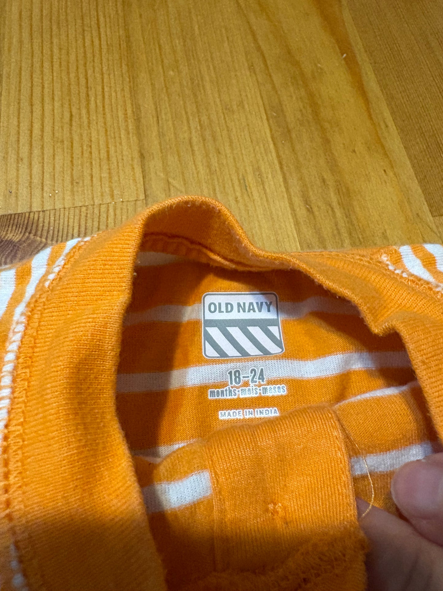 T-shirt old navy 18-24 mois