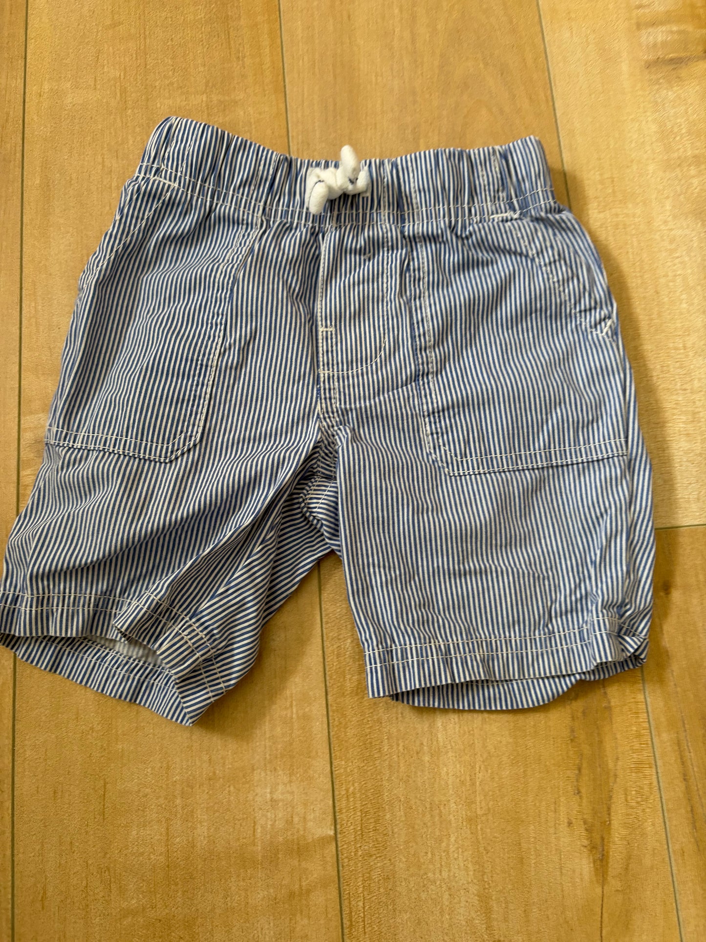 Short carter’s 2T état neuf (ConsignationML)