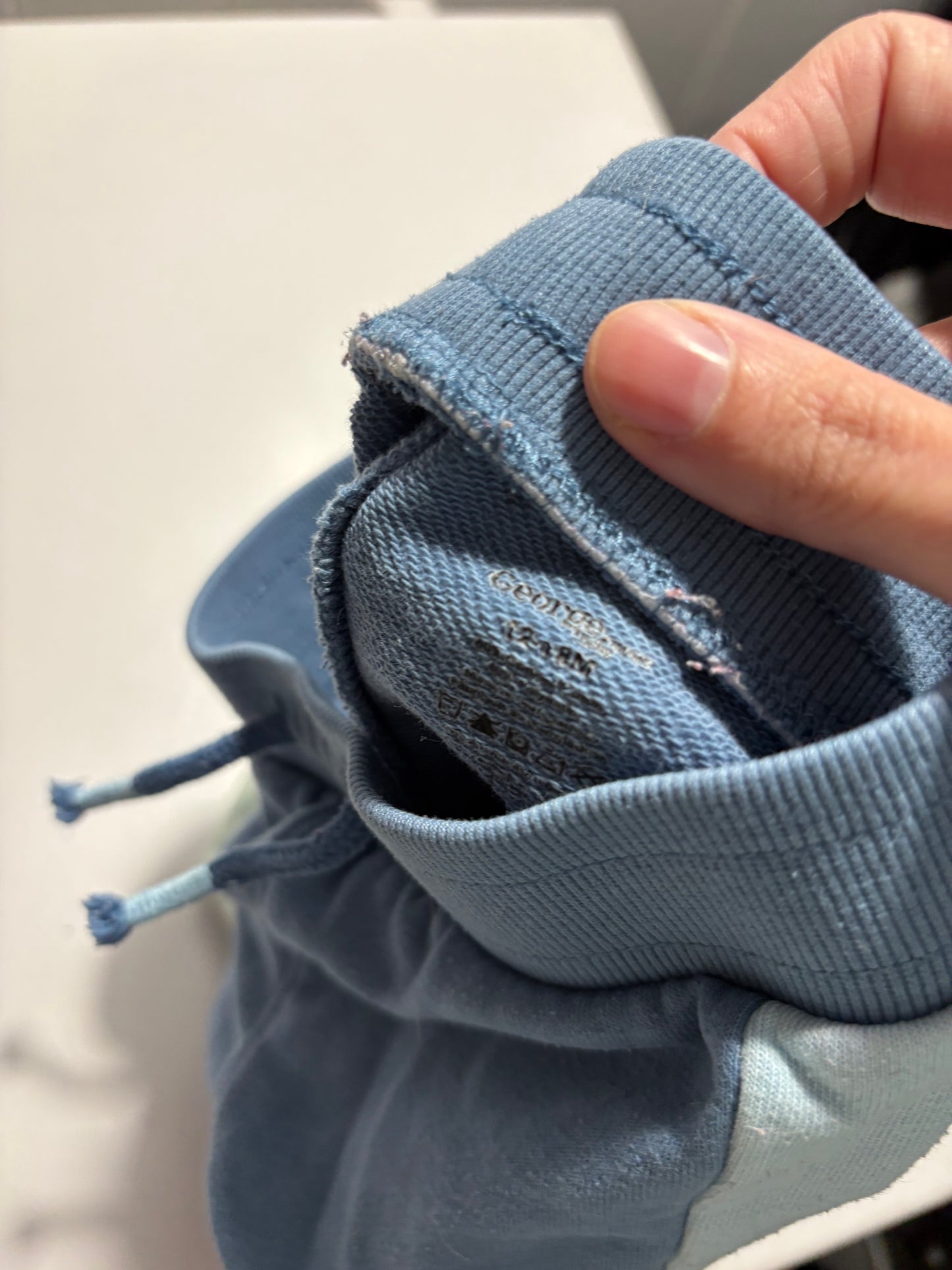 À DONNER AVEC ACHATS Pantalon george 18-24 mois