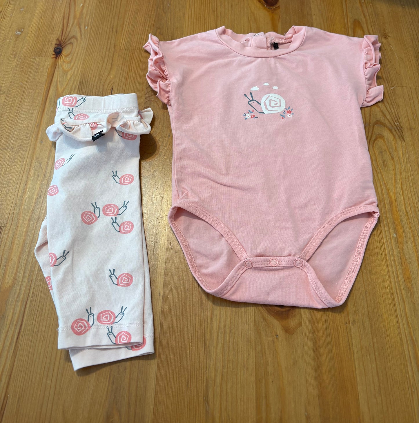 Ensemble deux par deux 9 mois état neuf