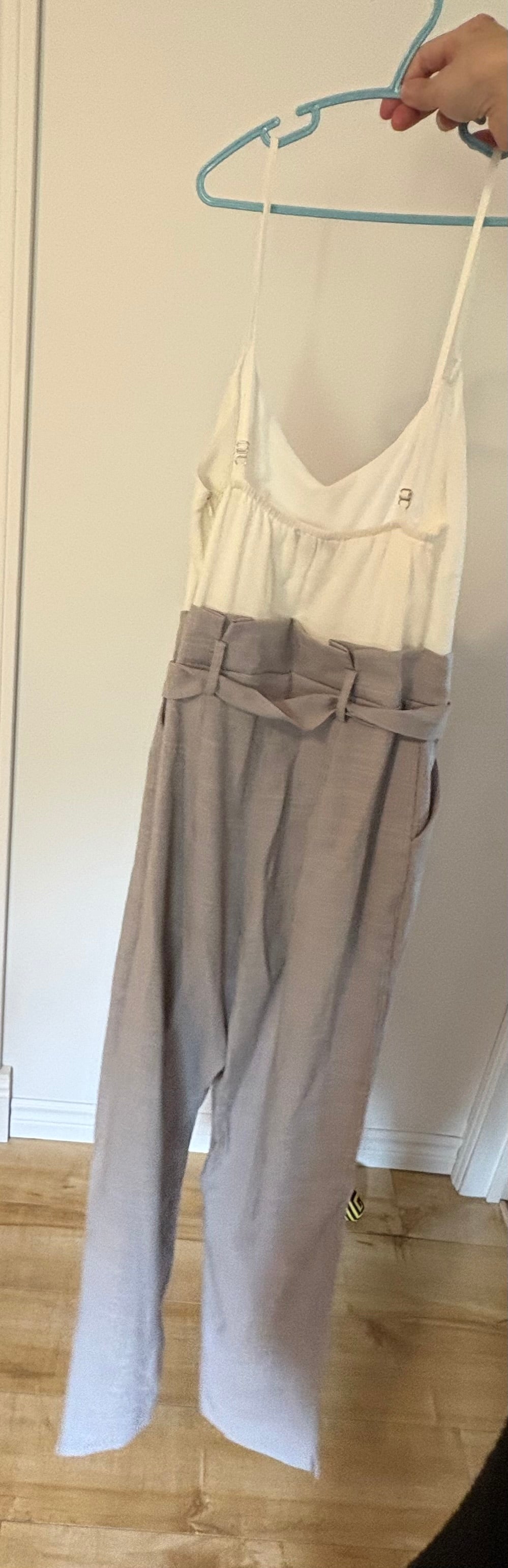 Habit &merci medium état neuf valeur 150$