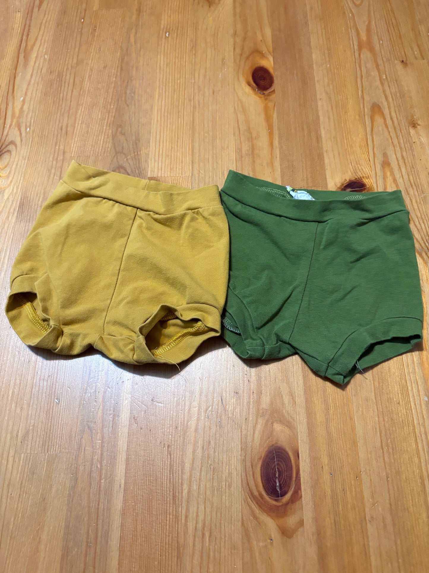 Ensemble 2 short fait à la main au Quebec 0-3 mois