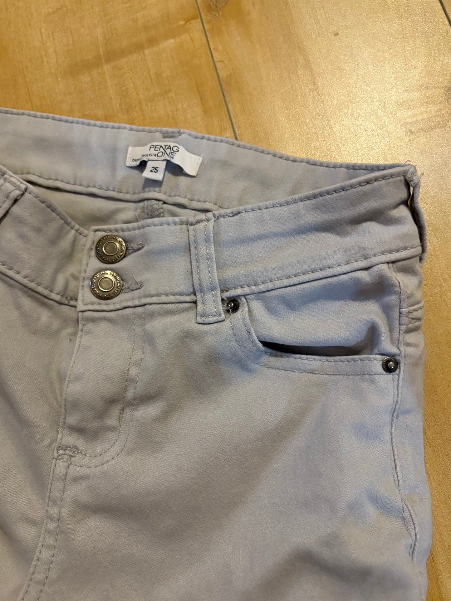 Pantalon pentagone taille 25 état neuf