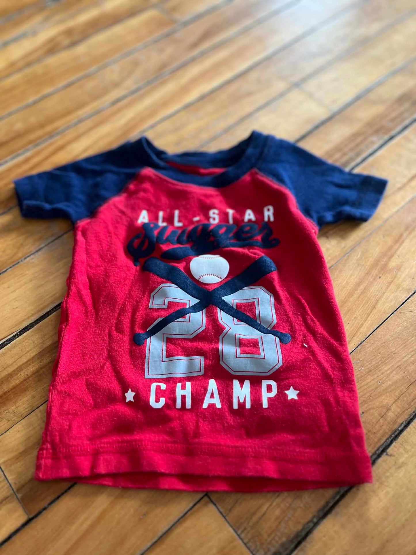 T-shirt carter’s 6-9 mois état neuf