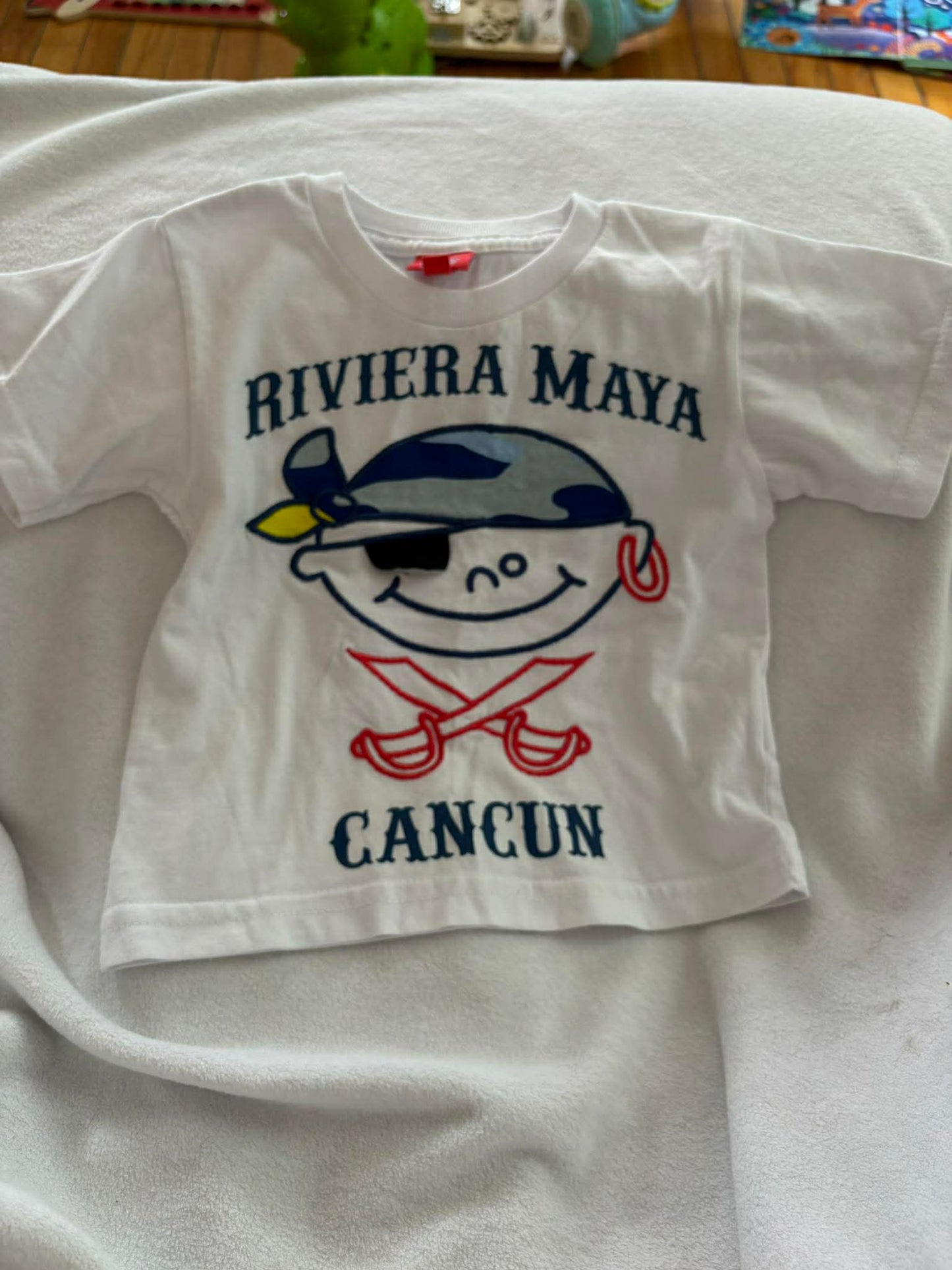 t-shirt small 18-24 mois environ