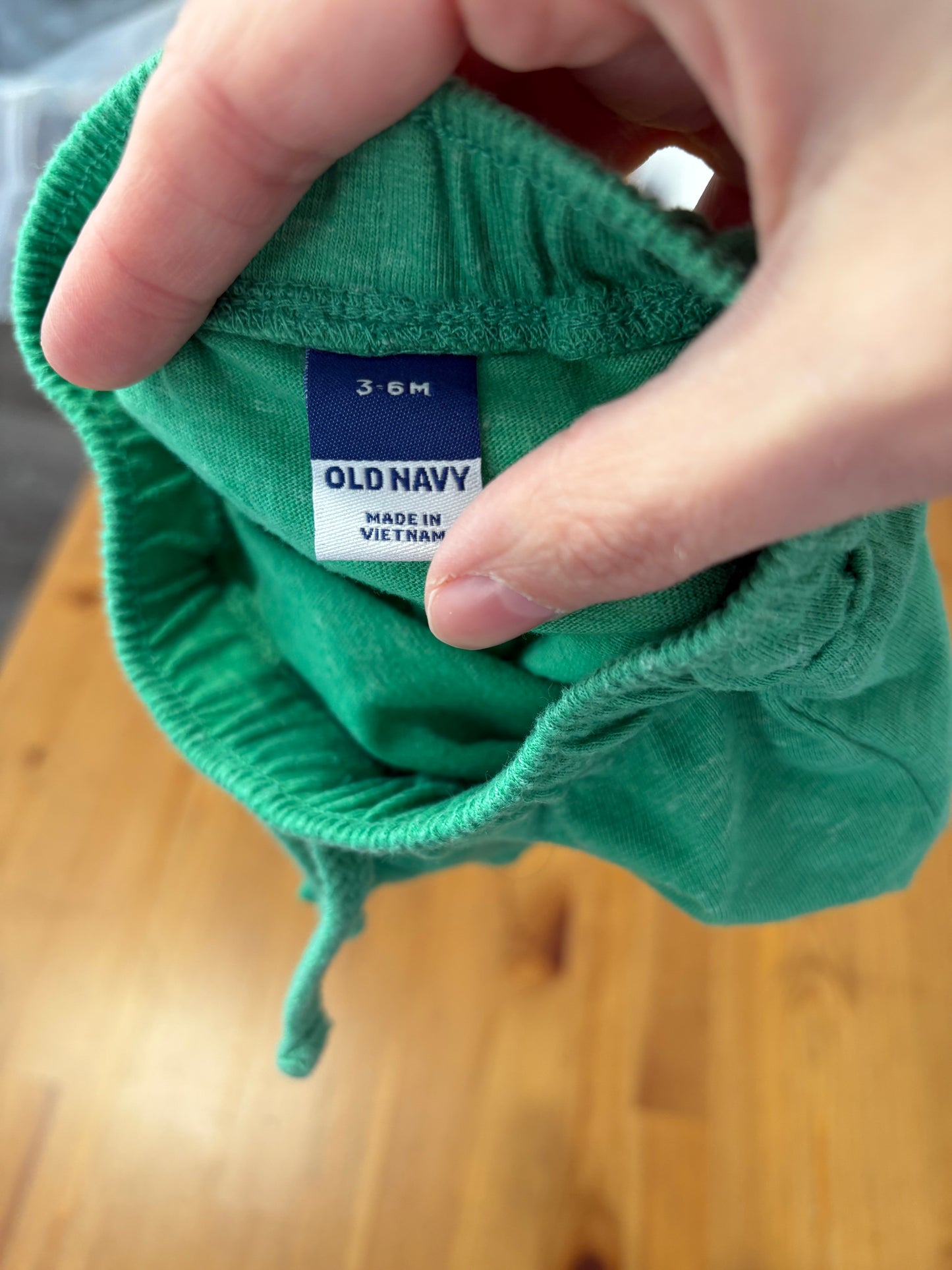 Short old navy 3-6 mois