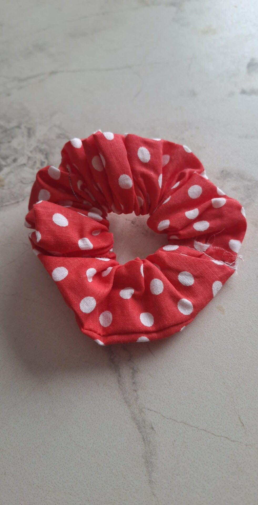 Chouchou rouge pois blanc