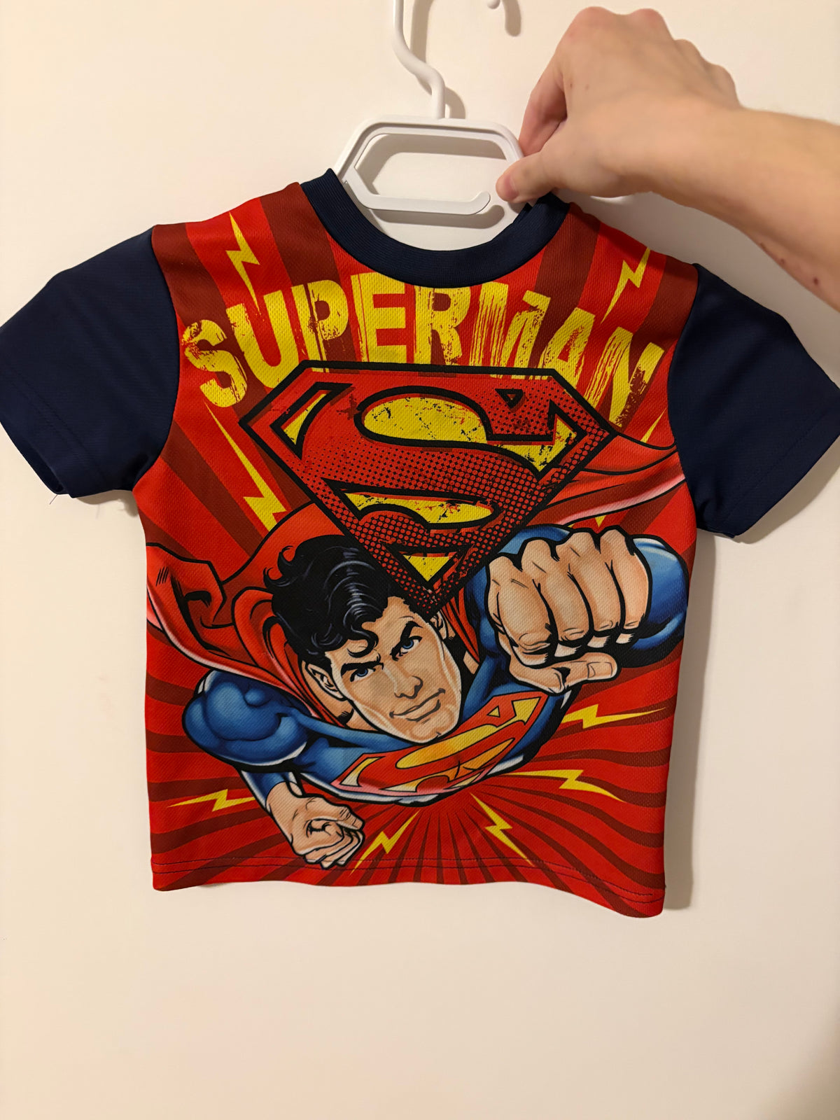 T-shirt super man 4 T état neuf