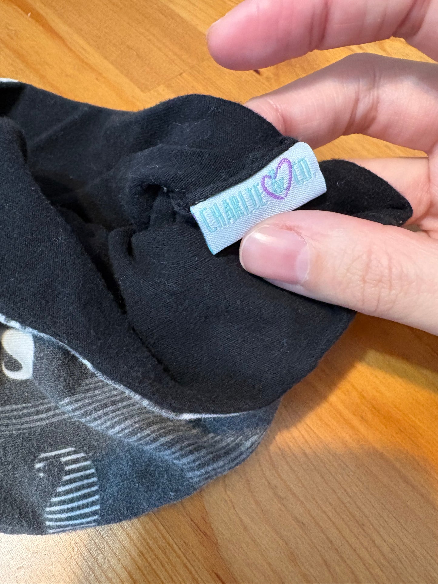 tuque charlie et co 0-6 mois(avec snap pour pompom)