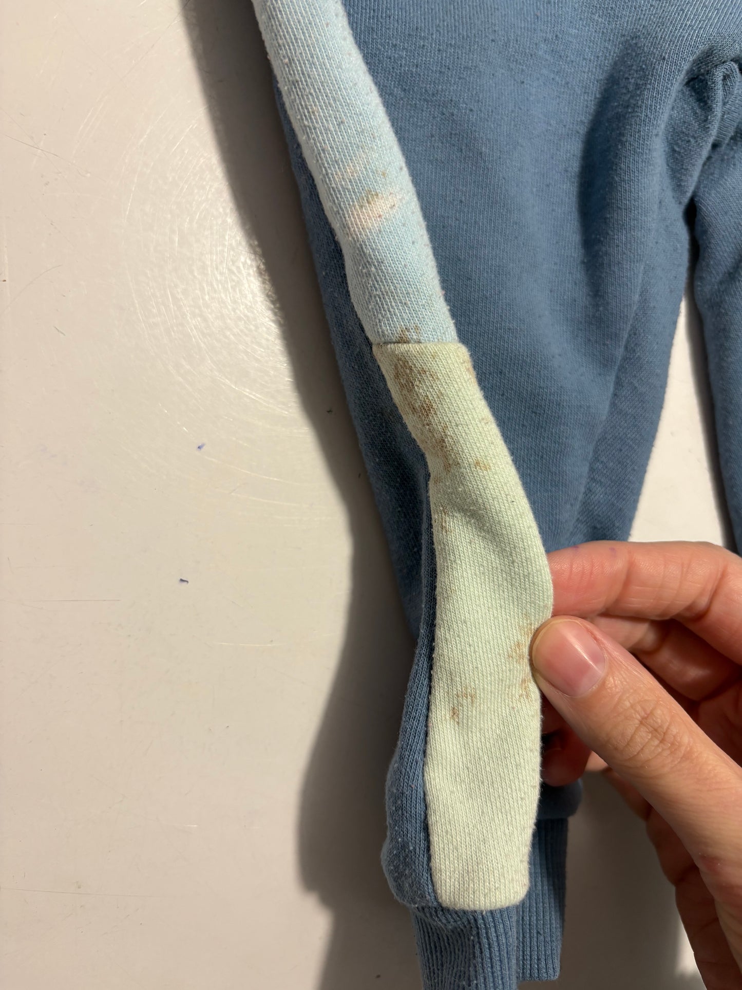 À DONNER AVEC ACHATS Pantalon george 18-24 mois