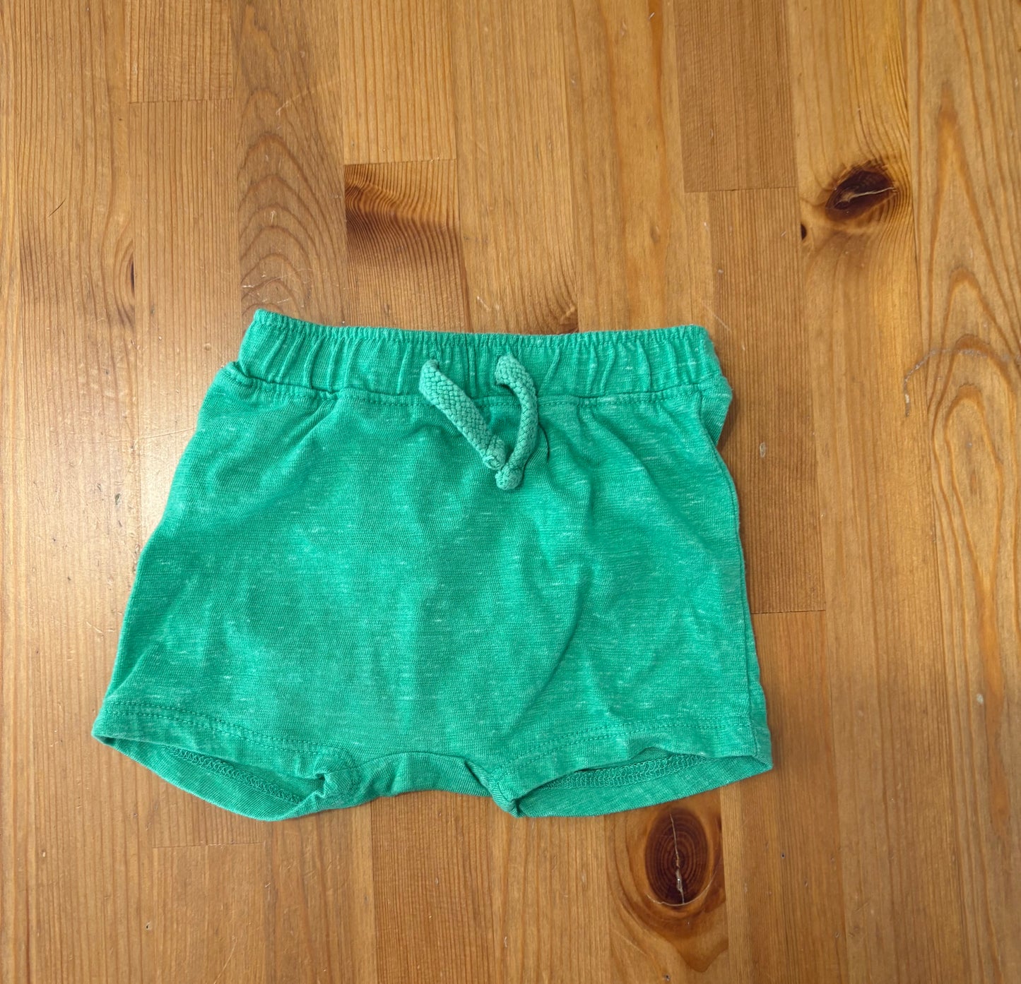 Short old navy 3-6 mois