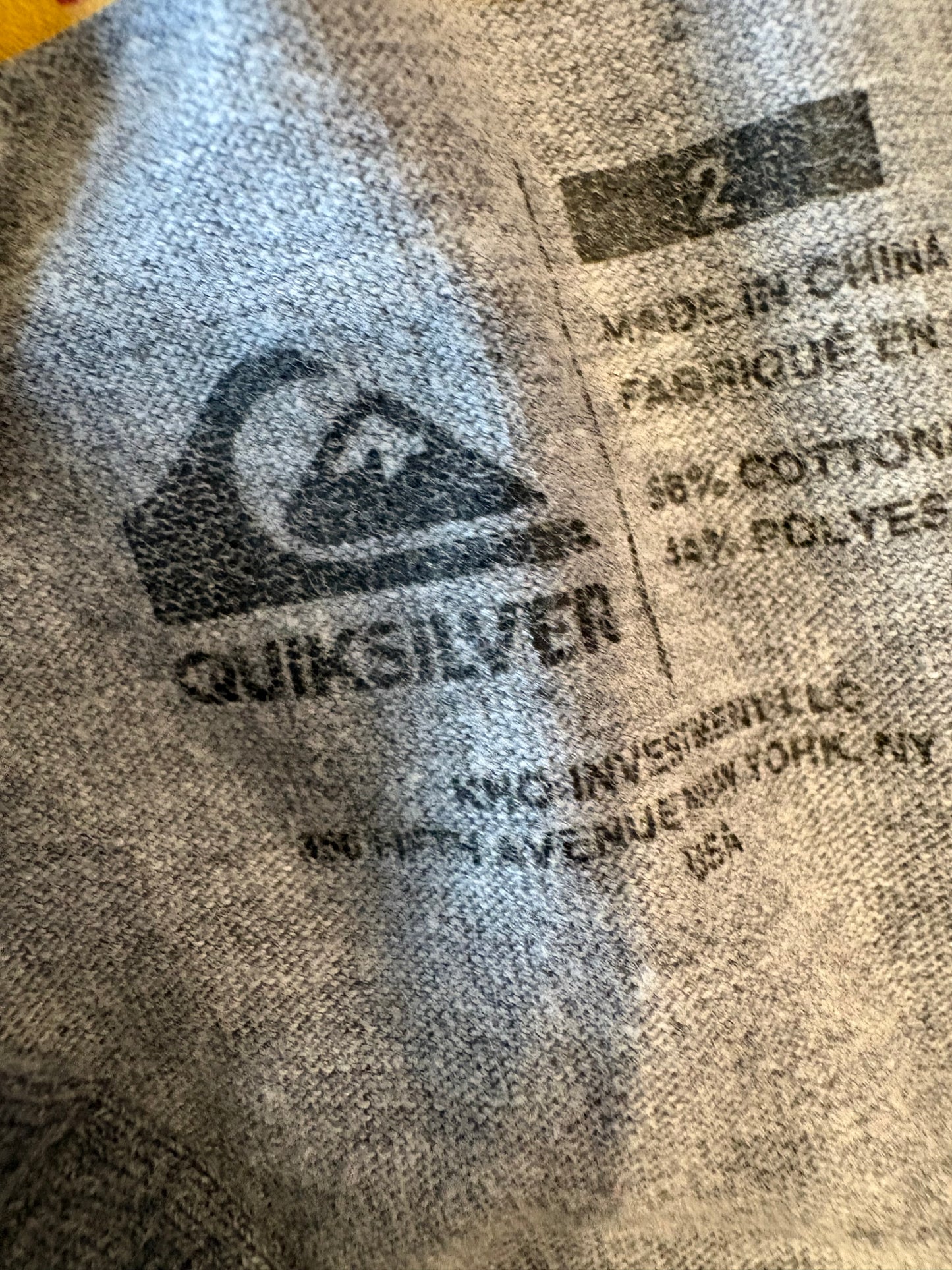 Chandail quiksilver 2T *imparfait* (cmb)