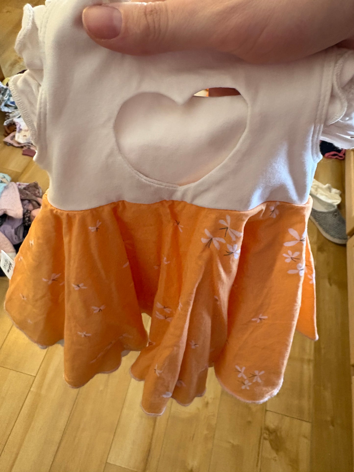 Robe fait par une maman 0-6 mois état neuf