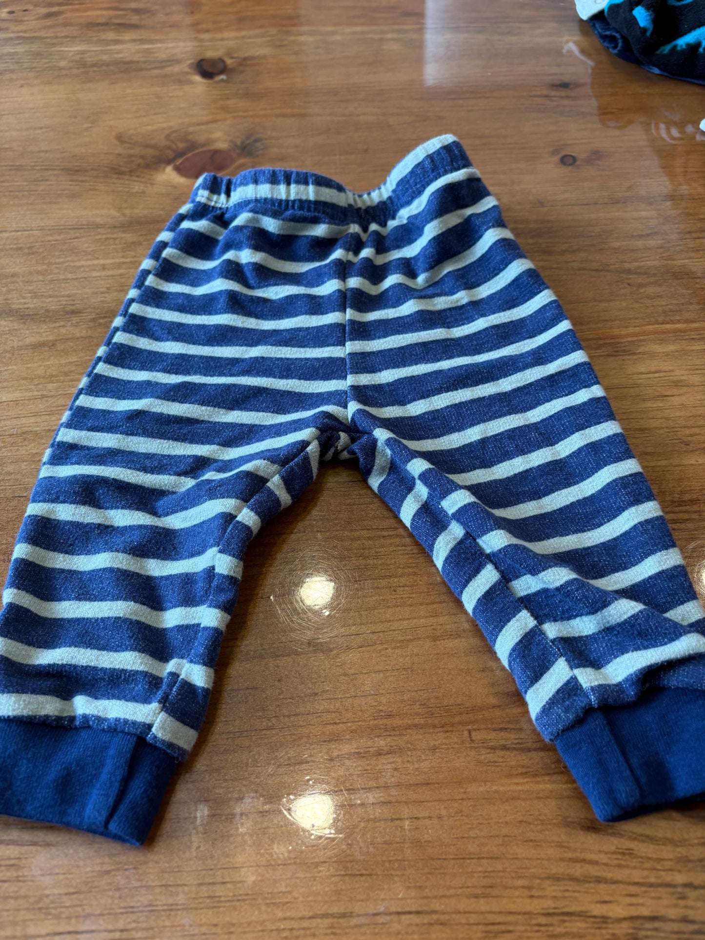 Pantalon pas de marque grandeur 12 mois