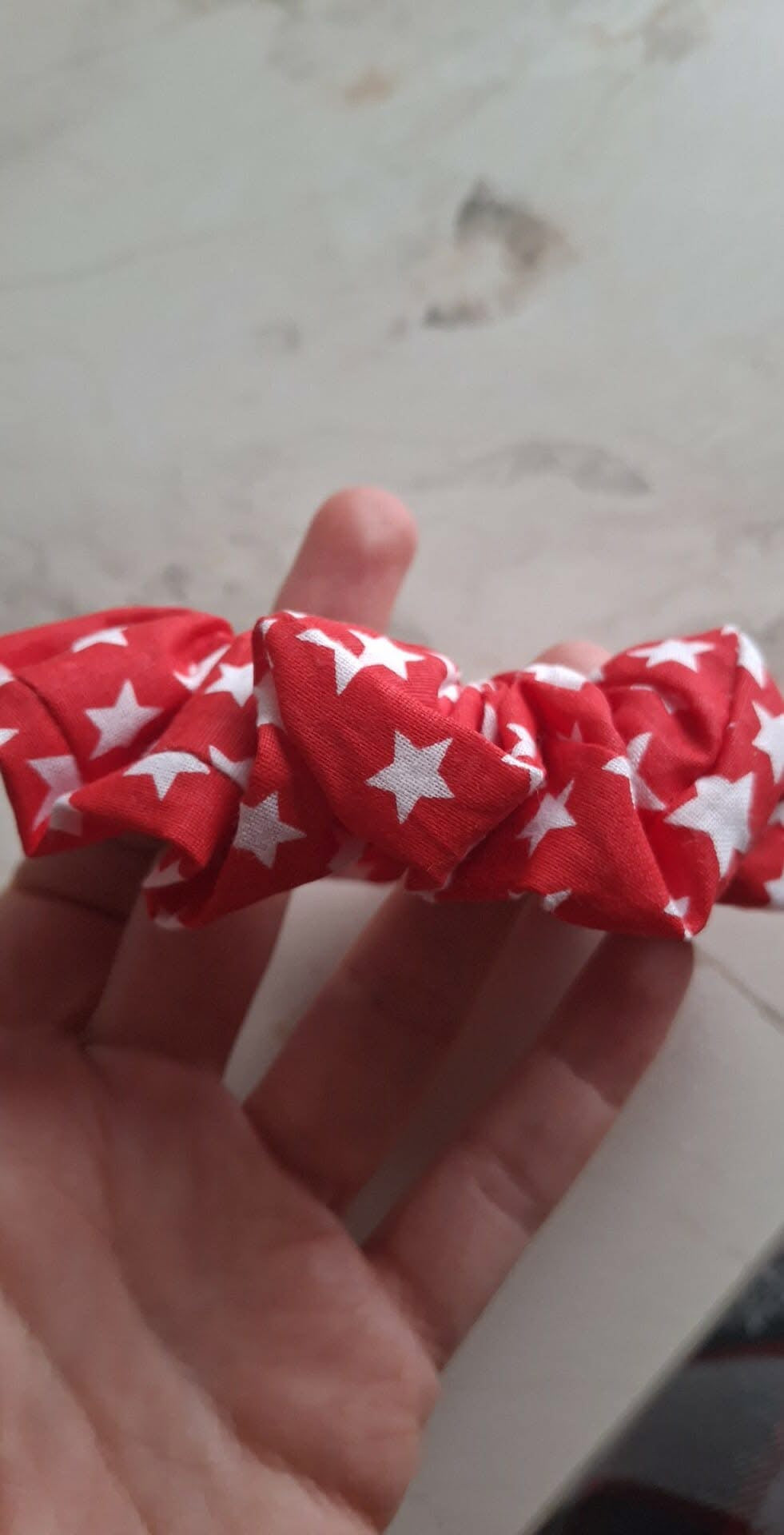 Chouchou rouge étoile blanche