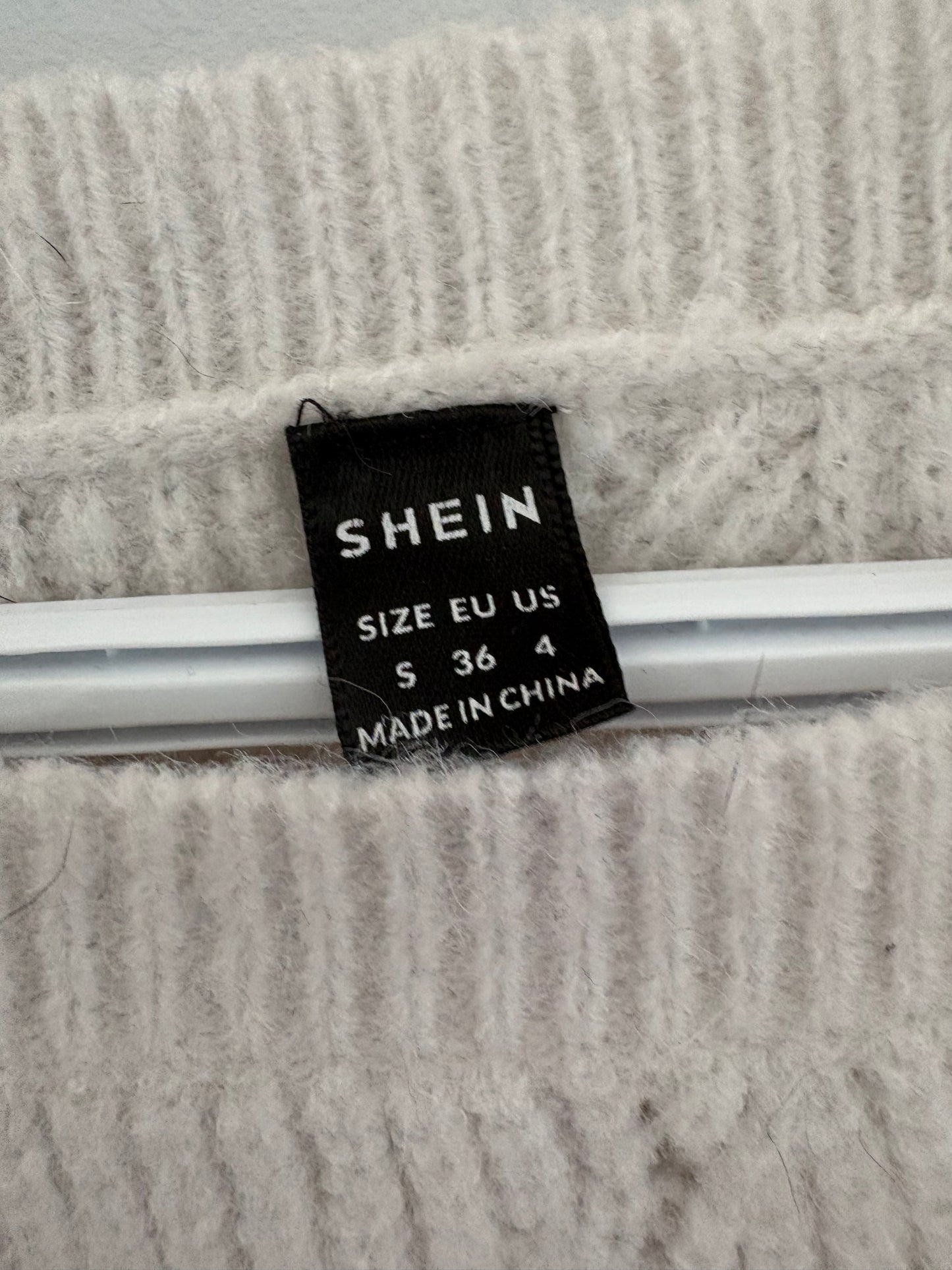 Chandail de laine shein small fait aussi médium (cmb)