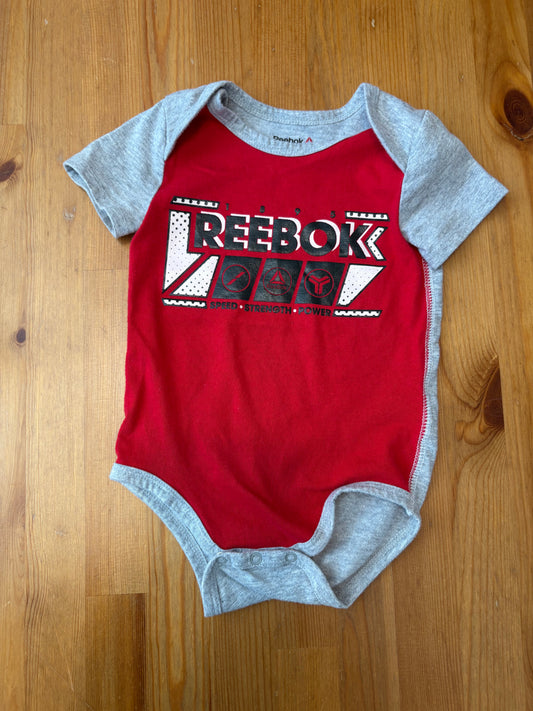 cache-couche reebook 18 mois
